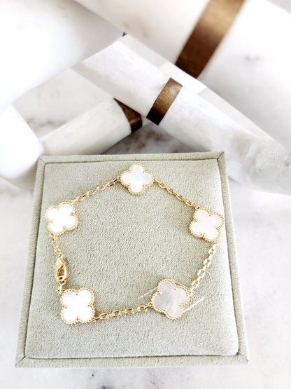 Chloé’s Pearl Bracelet
